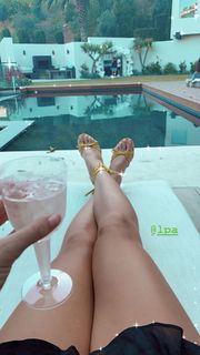 Hailey Clauson feet photo thumbnail