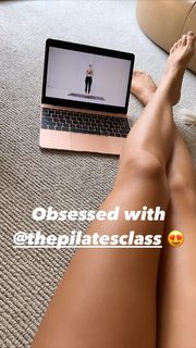 Hailey Clauson feet photo thumbnail