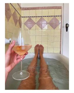 Hailey Clauson feet photo thumbnail