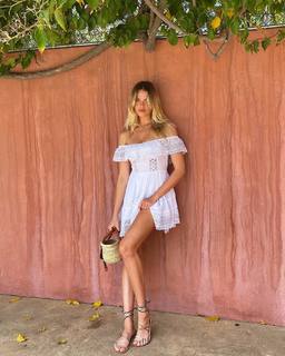 Hailey Clauson feet photo thumbnail