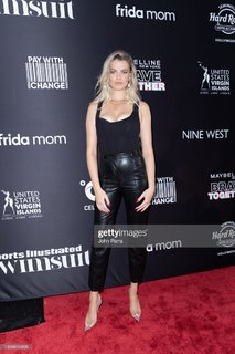 Hailey Clauson feet photo thumbnail