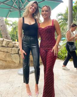 Hailey Clauson feet photo thumbnail