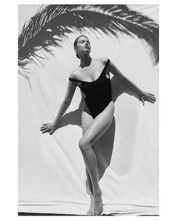 Hailey Clauson feet photo thumbnail