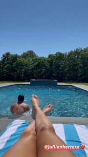 Hailey Clauson feet photo thumbnail