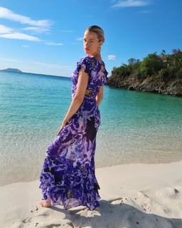 Hailey Clauson feet photo thumbnail