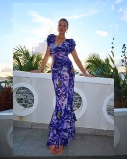 Hailey Clauson feet photo thumbnail