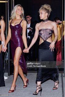 Hailey Clauson feet photo thumbnail