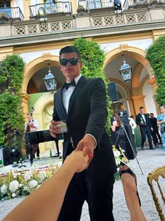 Hailey Clauson feet photo thumbnail