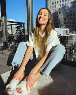 Hailey Sani feet photo 6