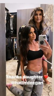 Hailie Deegan feet photo thumbnail