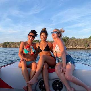 Hailie Deegan feet photo thumbnail