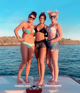 Hailie Deegan feet photo thumbnail