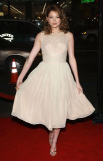 Haley Bennett feet photo thumbnail