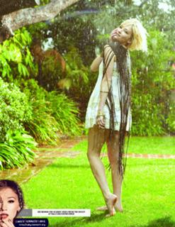 Haley Bennett feet photo thumbnail