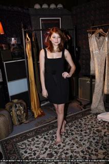 Haley Bennett feet photo thumbnail