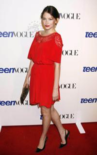 Haley Bennett feet photo thumbnail