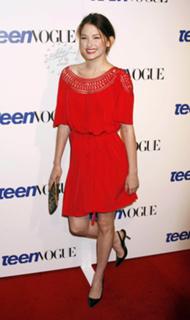 Haley Bennett feet photo thumbnail