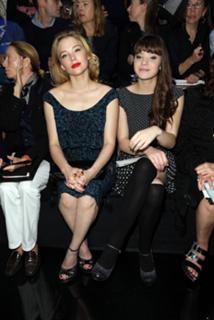 Haley Bennett feet photo thumbnail