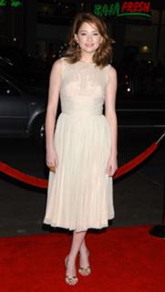 Haley Bennett feet photo thumbnail