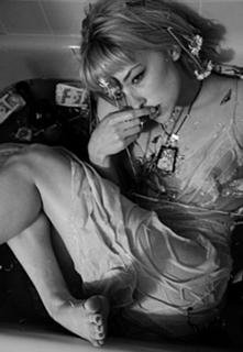 Haley Bennett feet photo thumbnail