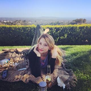 Haley Bennett feet photo thumbnail