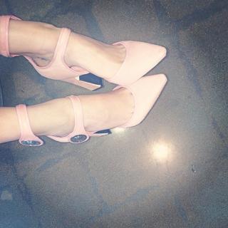 Haley Bennett feet photo thumbnail
