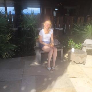Haley Bennett feet photo thumbnail