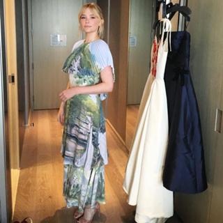 Haley Bennett feet photo thumbnail