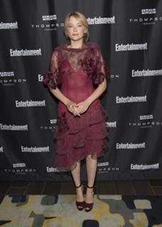 Haley Bennett feet photo thumbnail