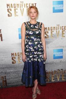 Haley Bennett feet photo thumbnail