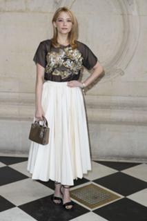 Haley Bennett feet photo thumbnail