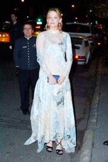 Haley Bennett feet photo thumbnail