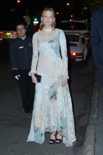 Haley Bennett feet photo thumbnail