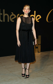 Haley Bennett feet photo thumbnail