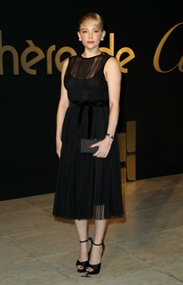 Haley Bennett feet photo thumbnail