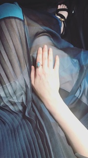 Haley Bennett feet photo thumbnail