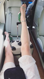 Haley Bennett feet photo thumbnail