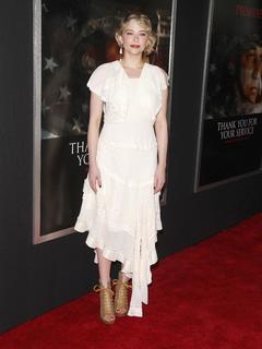 Haley Bennett feet photo thumbnail