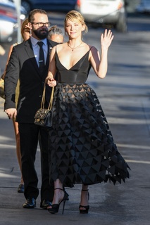 Haley Bennett feet photo thumbnail