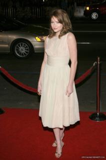 Haley Bennett feet photo thumbnail