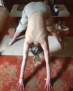 Haley Bennett feet photo thumbnail