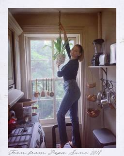 Haley Bennett feet photo thumbnail