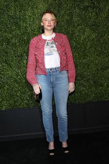 Haley Bennett feet photo thumbnail