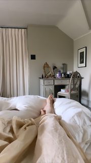 Haley Bennett feet photo thumbnail