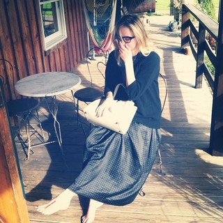 Haley Bennett feet photo thumbnail