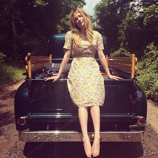 Haley Bennett feet photo thumbnail