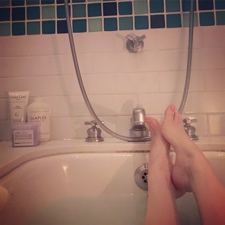 Haley Bennett feet photo thumbnail