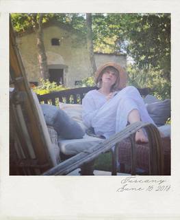 Haley Bennett feet photo thumbnail