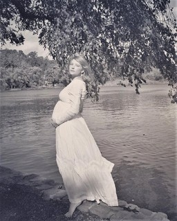 Haley Bennett feet photo thumbnail