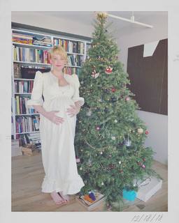 Haley Bennett feet photo thumbnail
